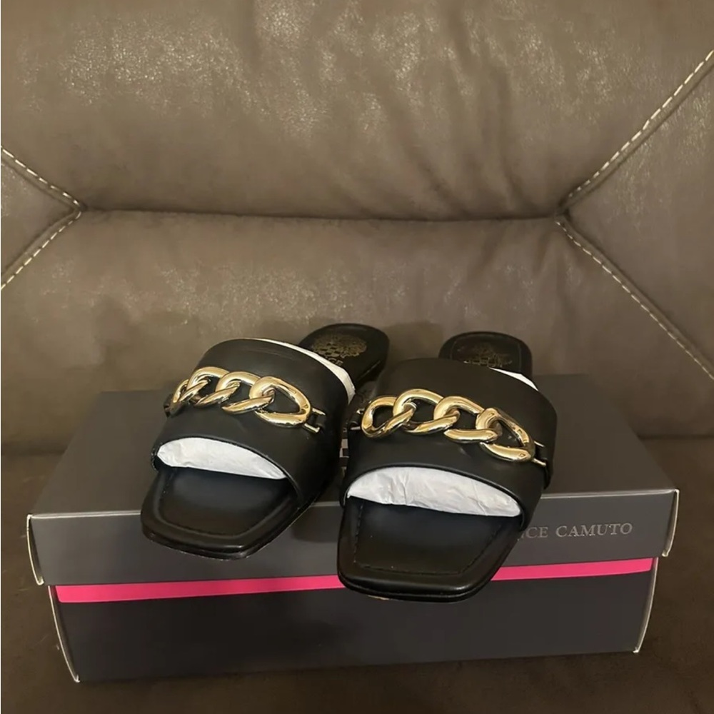 VINCE CAMUTO SANDAL SIZE 6  Style: VC-SANORAL  Color/Material Black/Soft